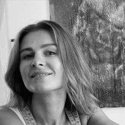 薩桑·阿希德 飾演 Sana