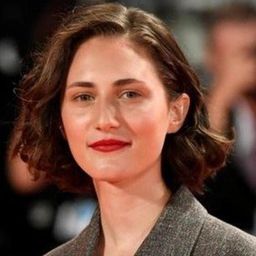 Tatiana Delaunay 飾演 Flying Woman