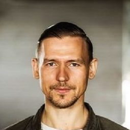 Ivan Kotik - 狙擊手演員 飾演Victor