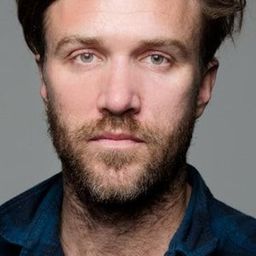 Shane Woodward 飾演 L'interne (as Shane Vives-Atsara Woodward)