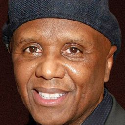 Kim Bass 飾演 Stan Jones