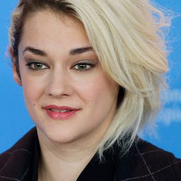 維多利婭·杜波伊斯 飾演 Chiara