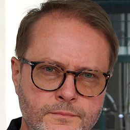 Artur Żmijewski 飾演 Ojciec Jerzego