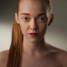 寶琳娜·瓦倫澤克 飾演 Yvonne