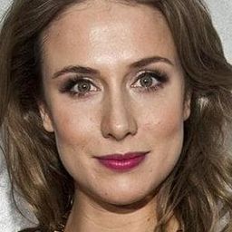 Natalia Klimas 飾演 Monique Rabelais