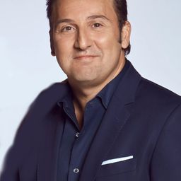 Iker Jiménez - Platillos volantes演員 飾演Hombre escéptico (uncredited)