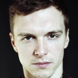 托馬斯·沃索 - 黑幫上位記演員 飾演'Walden'