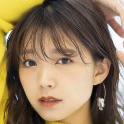 三森鈴子 飾演 Hikari Kagura (voice)