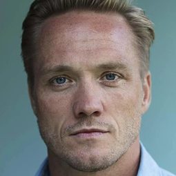 克里斯汀·希爾博 - Paris Song演員 飾演Felix Tashinsky