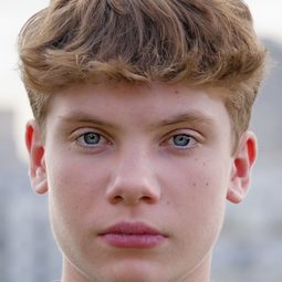 Zach Colton 飾演 Lucas