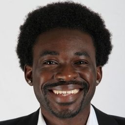 Orwi Manny Ameh 飾演 Barrister Paul