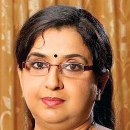 安畢卡 飾演 Mrs. S