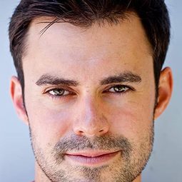 約翰·拉維爾 飾演 Dad