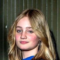 Saar Rogiers 飾演 Lena