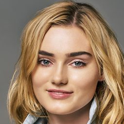 Meg Donnelly 飾演 Self - Contestant