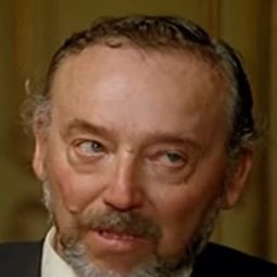 Enzo Andronico 飾演 Maribel's Brother