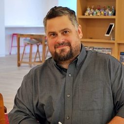 保羅·布里格斯 飾演 Marshmallow (voice)