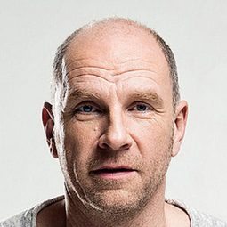 格茨·舒伯特 飾演 Claus Schallings