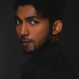 Shivamkumar Dhangan 飾演 Malaysian