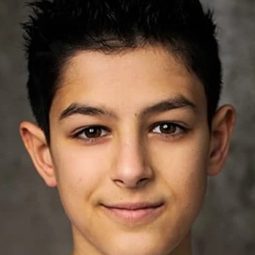 博迪·薩邦圭 飾演 Amon Tomaz