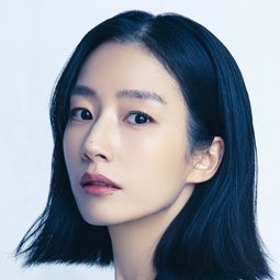 Kwak Sun-young 飾演 Director Kim