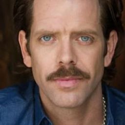 Joe Hursley 飾演 Rob