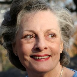 黛娜·艾薇 飾演 Margaret Alford