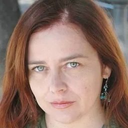 Laura De Marchi 飾演 Italian anarchist