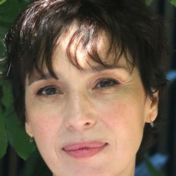 艾莉安娜姬兒 - El juego más divertido演員 飾演