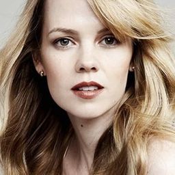 艾比·科布 飾演 Bridgette