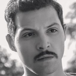 Mahmoud Hegazy 飾演 