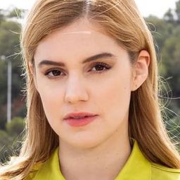 Natasa Exintaveloni - 分裂的世界演員 飾演University Student