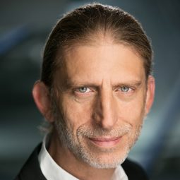 Richard D. Myers 飾演 Logan