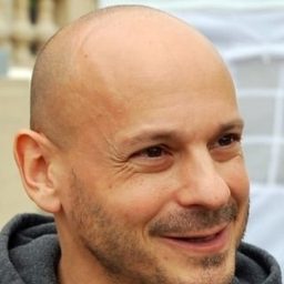 Sylvain Goldberg - 熊熊殺人出代誌演員 飾演Pianiste du Cupidon