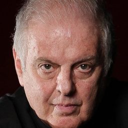 Daniel Barenboim - Messiah演員 飾演Conductor