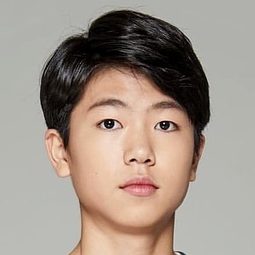 Um Zi-sung 飾演 Young Cha Dong-jae