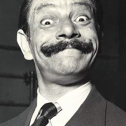 Tino Scotti 飾演 Clown