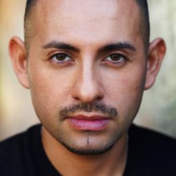 貝爾納多·巴迪洛 飾演 Javier