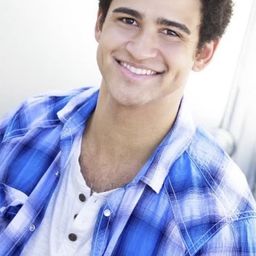 Chasen Banks - 死神遊戲 : Truth Or Dare演員 飾演Student #2