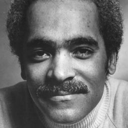 Gary Bolling 飾演 William