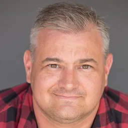 Michael Patrick McGill - 詭秘屋演員 飾演Detective Baker