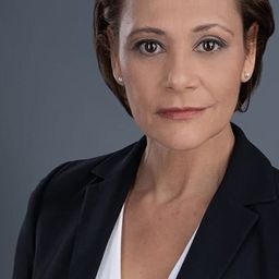 Irene Santiago - 玩命連線演員 飾演911 Caller (uncredited)