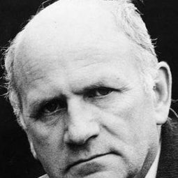 Ewan Hooper 飾演 Charles Hale