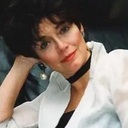 凱薩琳·巴爾 飾演 Laverna (voice)