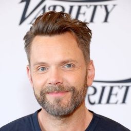 喬爾·麥克哈爾 飾演 Mark Evans