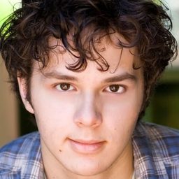 Aidan Gould - 朱莉婭演員 飾演Tom