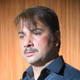 瓦倫·巴多拉 飾演 Ashok Kapoor