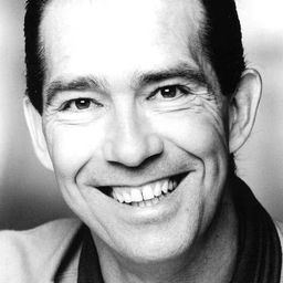 Robert Lavoie - 火之戰演員 飾演Tsor - tribu Ulam