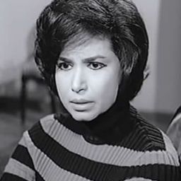 Esmat Mahmoud 飾演 