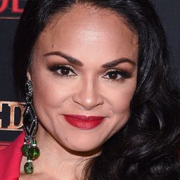 Karen Olivo 飾演 Police Woman